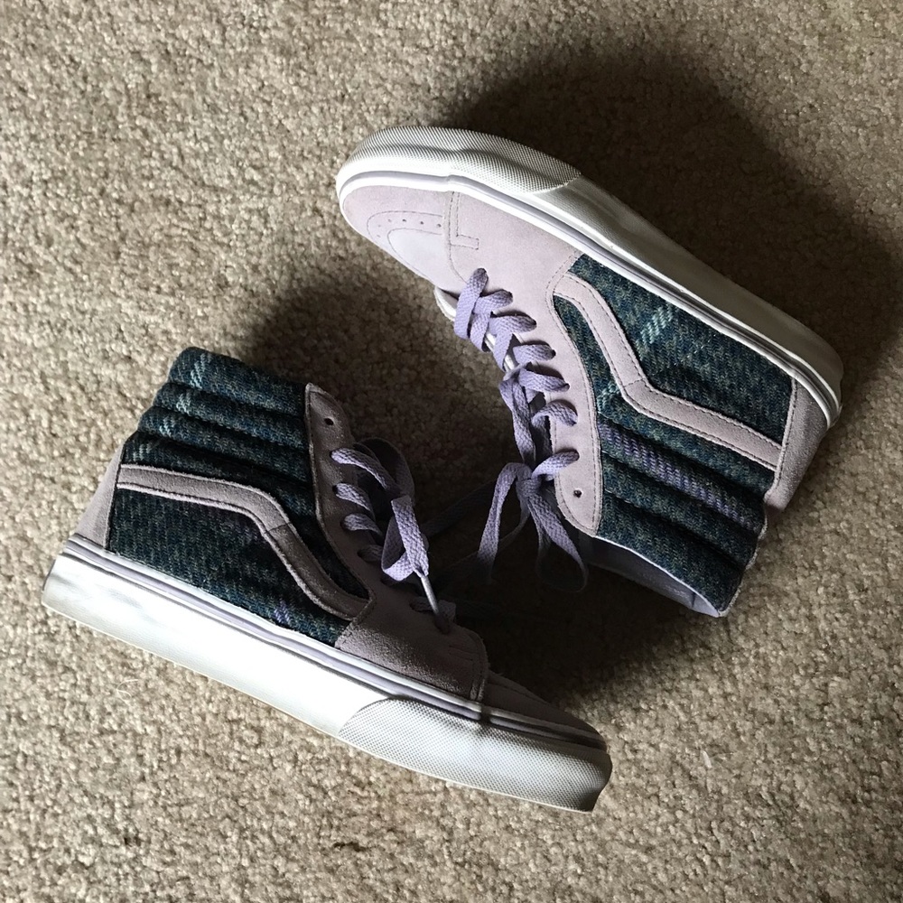High-Top Women’s Sneakers in Lavender and Teal - Picture 3 of 8